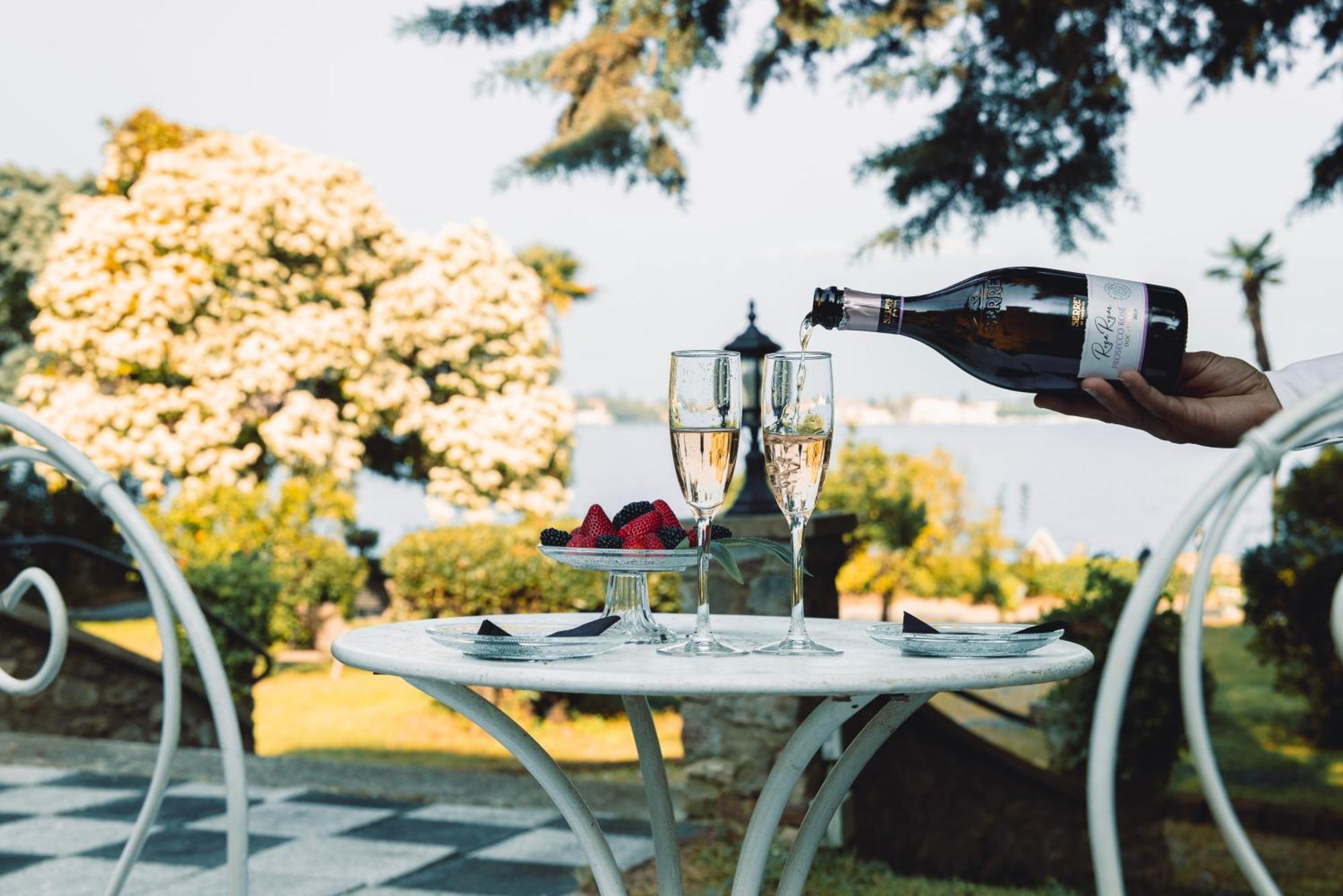 Villa Mimosa Au Lac - Estella Hotels Italia ตอสโกลาโน มาแดร์โน ภายนอก รูปภาพ