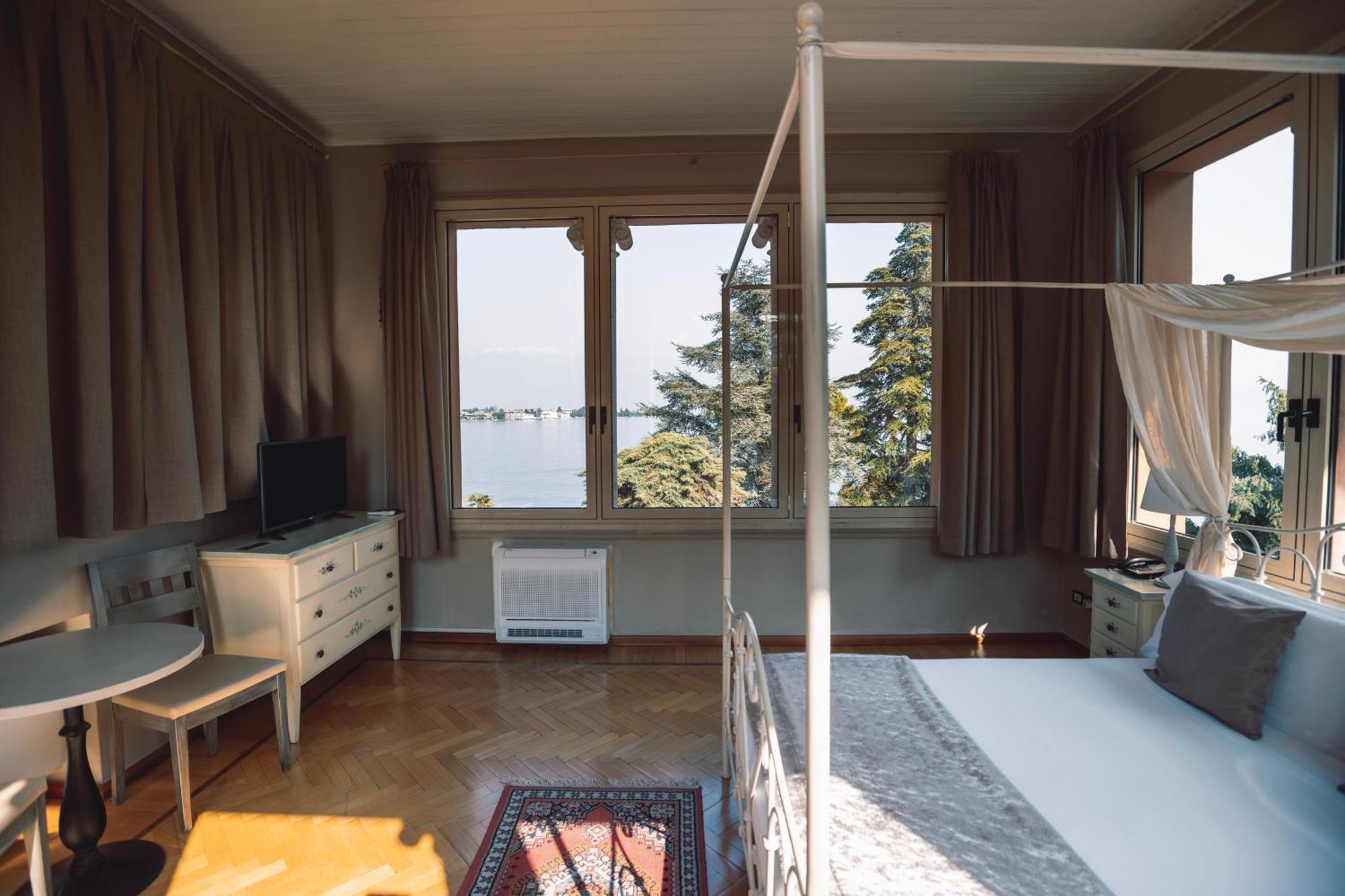 Villa Mimosa Au Lac - Estella Hotels Italia ตอสโกลาโน มาแดร์โน ภายนอก รูปภาพ